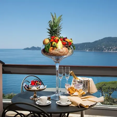 Grand Bristol Resort, By R Collection 酒店