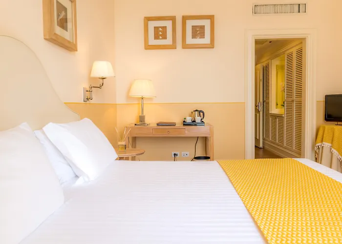 Grand Bristol Resort, By R Collection מלון