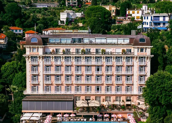 Grand Bristol Resort, By R Collection מלון